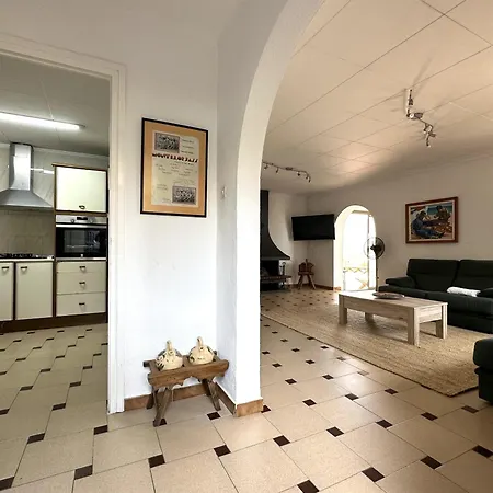 Lets Holidays Beautiful House Sea Views 别墅 *